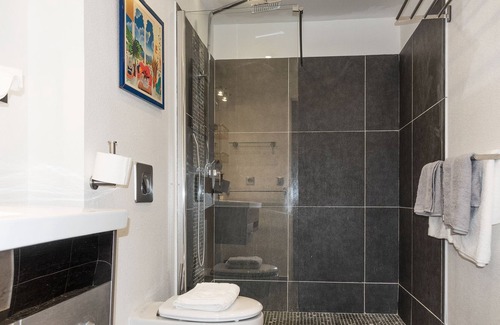 Grand Case Apartamento | One-Bedroom Apartment first floor up to 2 guests, located on the beach
