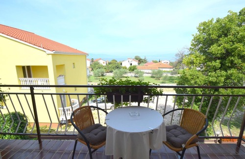 Milcetici Apartamento | Apartamento de una habitación con balcón y vista al mar Malinska, Krk (A-19381-a)