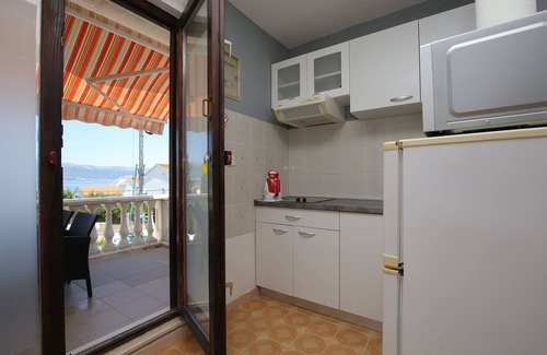 Slatine Apartamento | Apartamento de una habitación con terraza y vista al mar Slatine, Ciovo (A-16131-b)