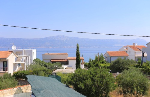 Slatine Apartamento | Apartamento de una habitación con terraza y vista al mar Slatine, Ciovo (A-16131-c)