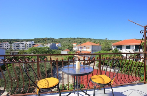 Slatine Apartamento | Apartamento de una habitación con balcón y vista al mar Slatine, Ciovo (A-24266-c)