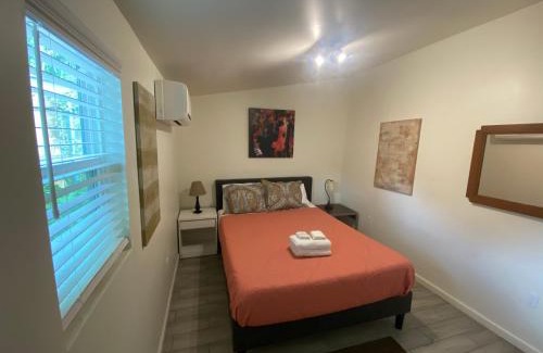 Faubourg Delachaise Apartamento | One bedroom apartment with hot tub 2 blocks to Magazine street