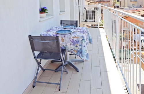 Marina Centro Apartamento | Apartamento de 1 dormitorio con balcón equipado con todas las comodidades a 300 metros de la playa de Rímini