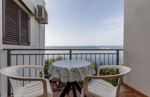 Mimice Apartamento | Apartamento de una habitación con balcón y vista al mar Mimice, Omis (A-11045-a)