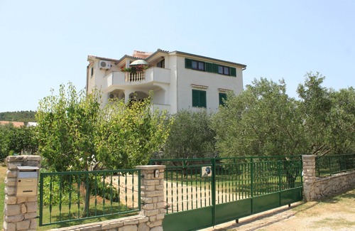 Nevidane Apartamento | Apartamento de una habitación con terraza y vista al mar Nevidane, Pasman (A-8273-b)