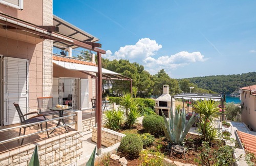 Cove Osibova (Milna) Apartamento | Apartamento de una habitación con terraza y vista al mar Bahía Osibova, Brac (A-12062-c)