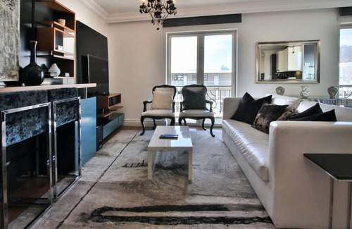 Green Point Apartamento | One Bedroom Apartment with Mountain Views