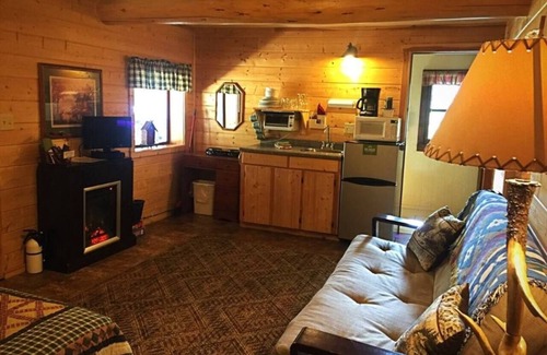 Rapid City Cabina | One Bedroom Cabin near Mount Rushmore