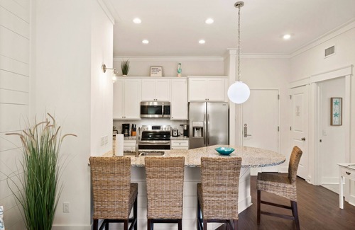 King City Condominio | One bedroom condo w/ pool in the SSI Village area unit 2100 First Floor