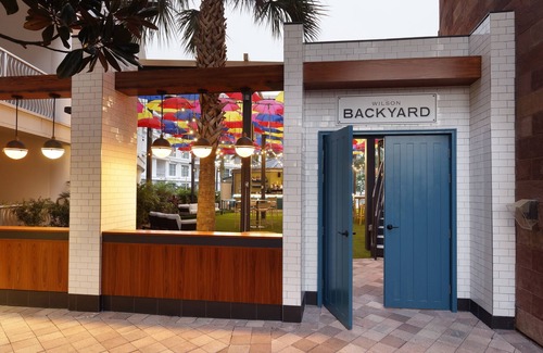 Celebration Apartamento | One Bedroom Corner Suite with Terrace near Theme Parks