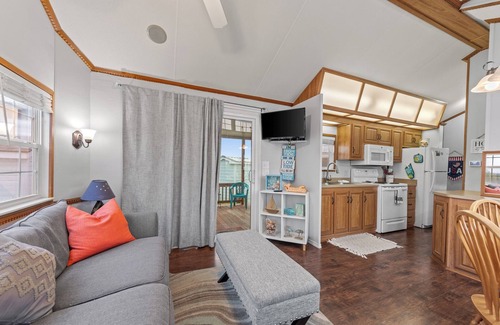 Port Isabel Cabaña | One bedroom cottage-Steps from Space X Launch Views
