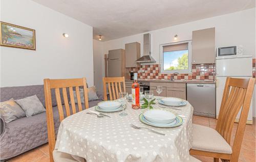 Bilice Casa | One-Bedroom Holiday Home In Bilice