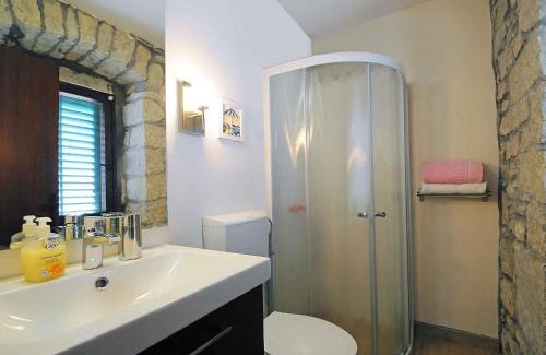 Presika Casa | One-Bedroom House in Labin I