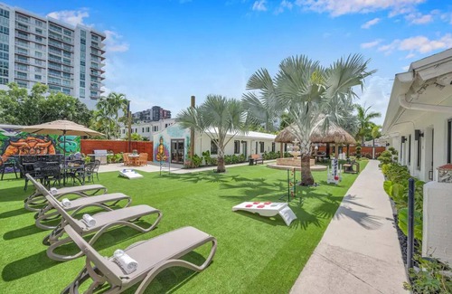 Flagler Village Apartamento | One Bedroom King Suite in a Tropical Retreat Freedom House Fort Lauderdale FL