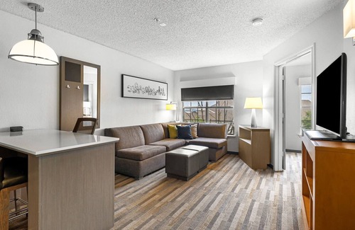 Gateway Apartamento | One Bedroom King Suite - Domain Area with a Pool