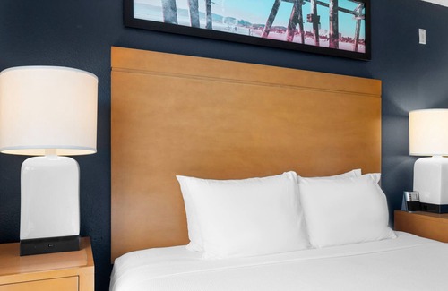 Gateway Apartamento | One Bedroom King Suite - Domain Area with a Pool