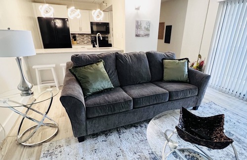 Clear Lake Condominio | One Bedroom Lake Retreat, two pools, hot tub, and more!