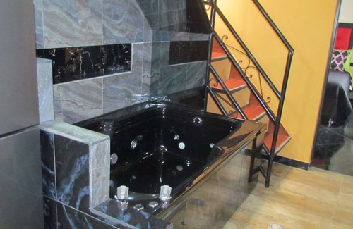 El Poblado Apartamento | One Bedroom loft AC Hot Tub