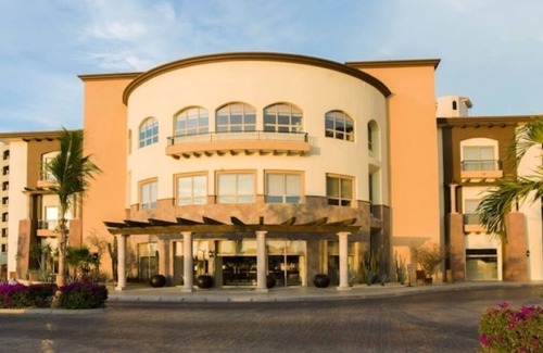 Arcos del Sol II Apartamento | One bedroom luxury suite with fitness room, pools in beautiful Cabo San Lucas