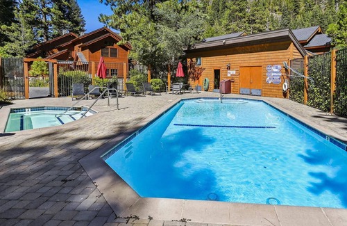 Tahoe City Condominio | One Bedroom on the Truckee River. Great View!