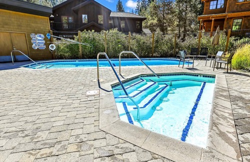 Tahoe City Condominio | One Bedroom on the Truckee River. Great View!