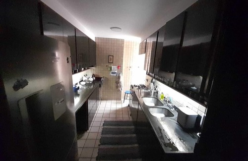 Ipanema Apartamento | Coverage of a bedroom/living room on the block at Ipanema Beach (Posto 9)
