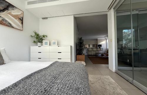 Surry Hills Apartamento | One Bedroom & Study in Surry Hills