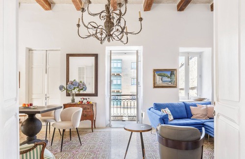 Valletta Apartamento | Vibrant, fun central one bedroom flat in Valletta, Malta. Artists town house