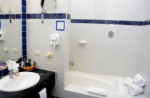 Los Maestros Apartamento | ONE BEDROOM SUITE