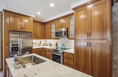 Olympic Valley Condominio | One Bedroom walking distance to Palisades Tahoe!