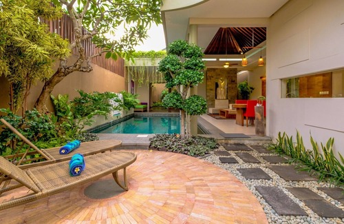 Nakula Villa | Un dormitorio con una gran piscina privada de 36 metros cuadrados, 5 mnt caminando a la playa