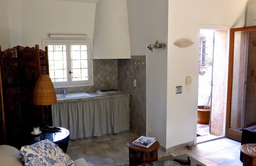 Plan-de-la-Tour Cabaña | Casa de huéspedes independiente de un dormitorio con una gran terraza privada y piscina
