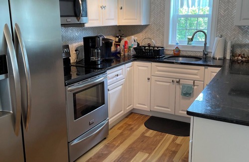 Misquamicut Casa | One block from private Misquamicut Fire District beach!