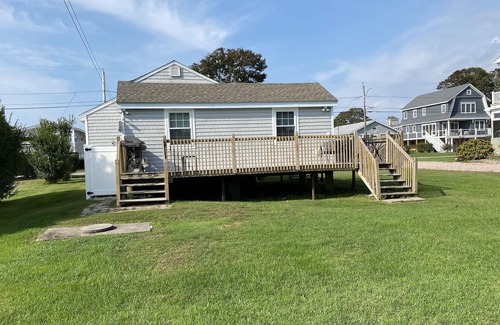 Misquamicut Casa | One block from private Misquamicut Fire District beach!