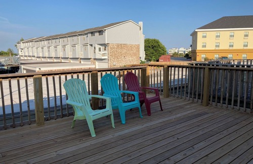 Galveston Casa | One block from Stewart beach, full kitchen & strong Wi-Fi. Near to Cruise Port.