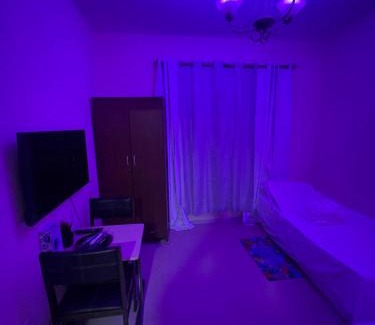 Al Muraqqabat Apartamento | One cozy room available Metro train walkable