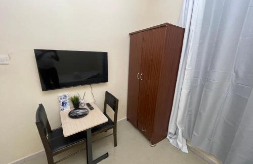 Al Muraqqabat Apartamento | One cozy room available Metro train walkable