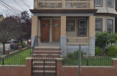 Paterson Casa | Una habitación amueblada en una casa de 2 familias.