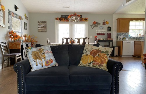 Seymour Casa | One level 3 BR/ 2 BA Home in Seymour!!!