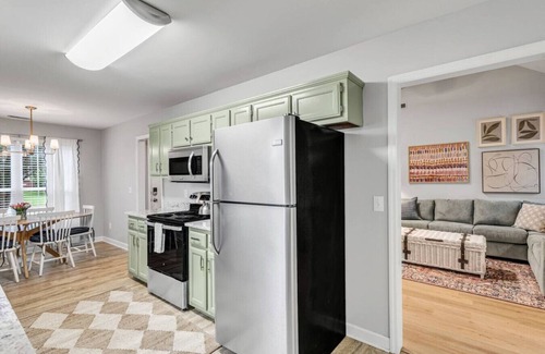 Spring Hill Casa | One-Level 3BR, Yard & Firepit