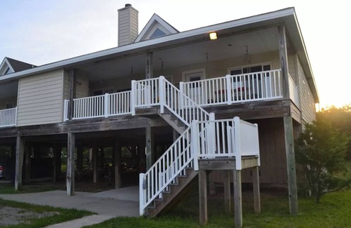 Avon Casa | Cozy, Spacious 4 Bedroom House with Pool, Large Docks and Canal Access
