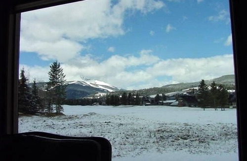 Big Sky Meadow Village Condominio | One Level Golf / Fishing / Hiking / Ski Condo