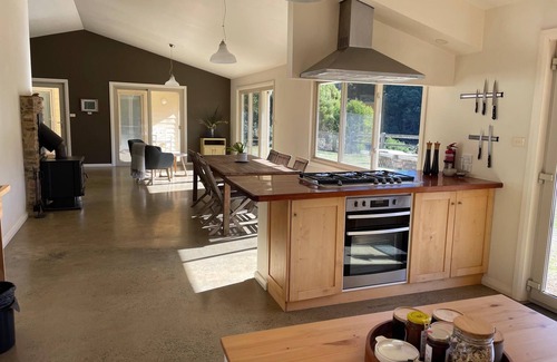 Mole Creek Casa | Off-Grid Bush Retreat with outdoor fireplace