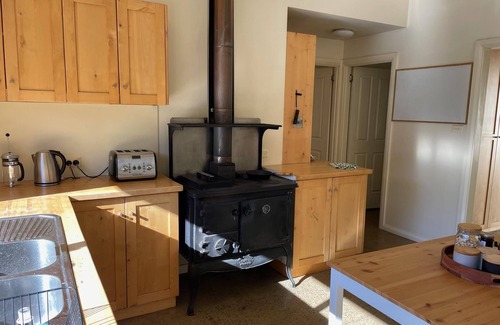 Mole Creek Casa | Off-Grid Bush Retreat with outdoor fireplace