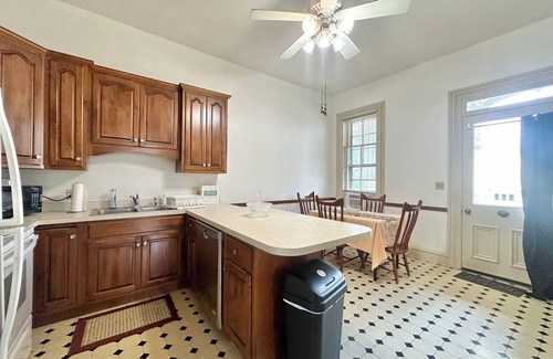 Danville Apartamento | One-Of-A-Kind 2-bedroom apartment with AC, WiFi in lovely Danville