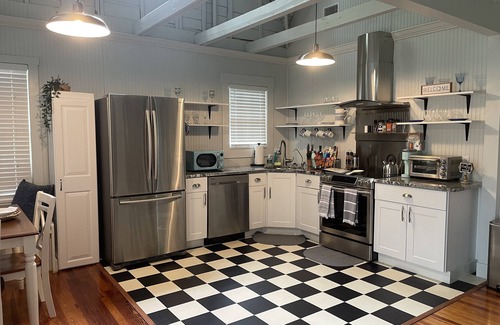 Clearwater Casa | One-of-a-kind Cottage by the Sea- Golf Cart friendly!