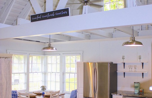 Clearwater Casa | One-of-a-kind Cottage by the Sea- Golf Cart friendly!