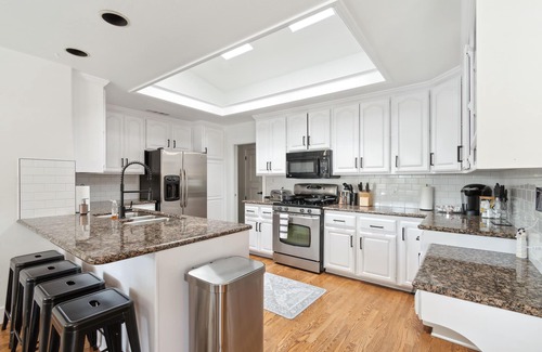 Mesa Casa | One-of-a-Kind Home w Mini Golf + Pool & Spa Tub
