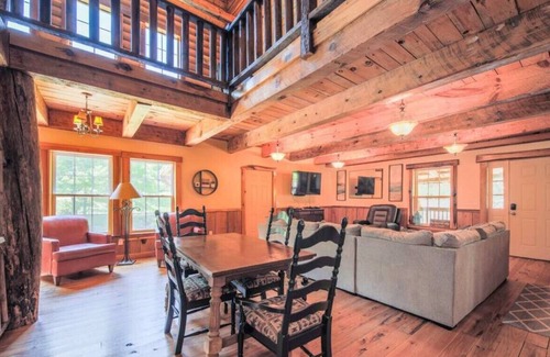 Mars Hill Cabina | Waterfall Lodge - Huge Mountain Lodge w/ Hot Tub