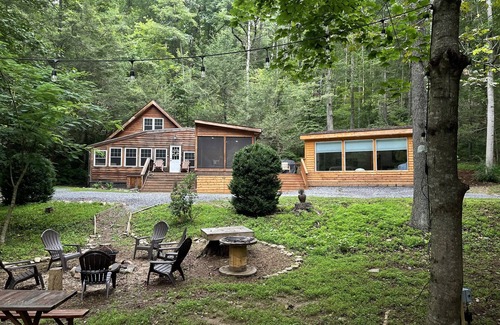 Elkton Casa | One-of-a-kind mountain cabin w hot-tub, near the Shenandoah NP